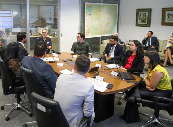 Governador acompanha apresentação de projetos estratégicos na Secretaria de Desenvolvimento Econômico