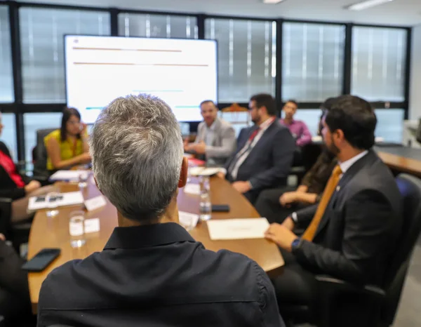 Governador acompanha apresentação de projetos estratégicos na Secretaria de Desenvolvimento Econômico