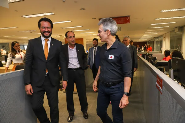 Governador acompanha apresentação de projetos estratégicos na Secretaria de Desenvolvimento Econômico