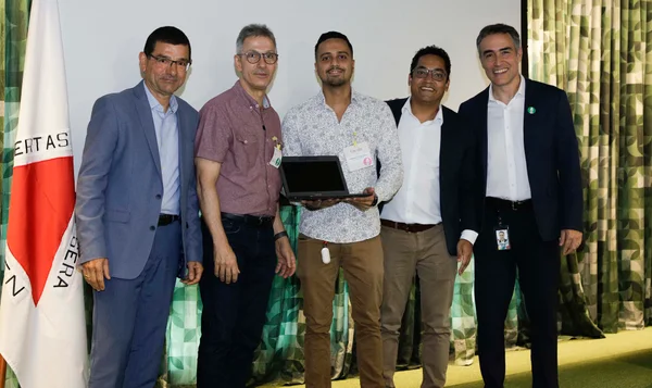 Governo de Minas distribui 65 mil Chromebooks para professores do ensino médio da rede estadual