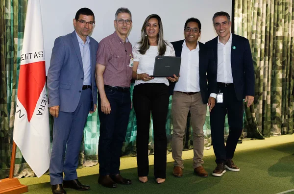 Governo de Minas distribui 65 mil Chromebooks para professores do ensino médio da rede estadual