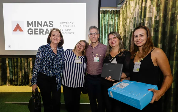 Governo de Minas distribui 65 mil Chromebooks para professores do ensino médio da rede estadual