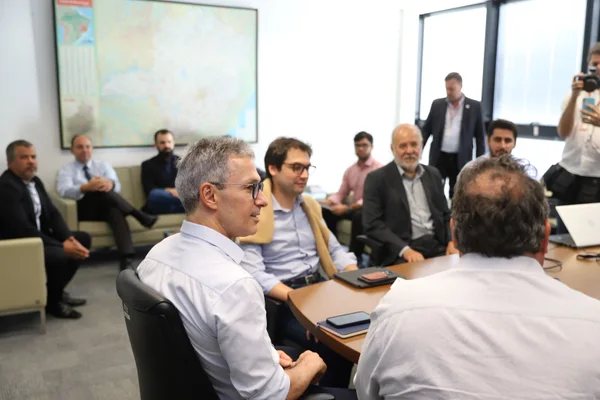 Governador se reúne com servidores da Seapa e acompanha apresentação de projetos da pasta