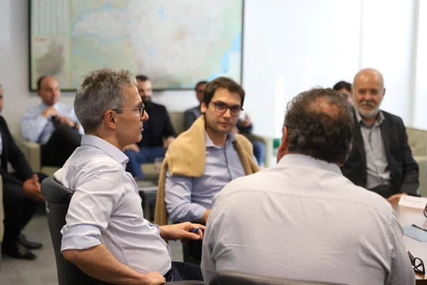 Governador se reúne com servidores da Seapa e acompanha apresentação de projetos da pasta