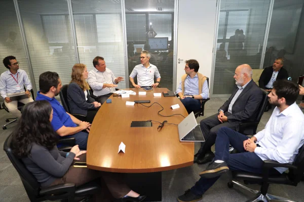 Governador se reúne com servidores da Seapa e acompanha apresentação de projetos da pasta