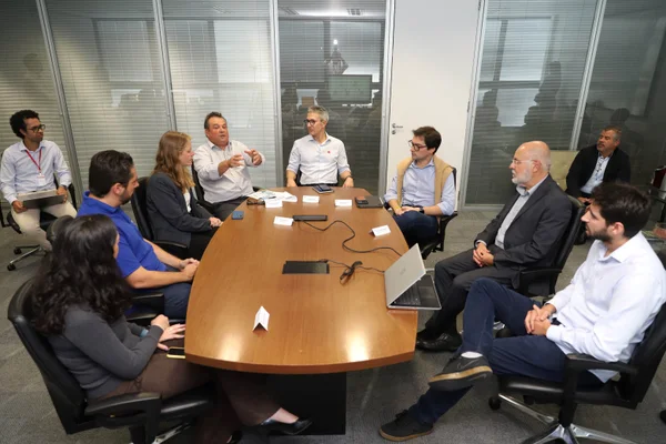 Governador se reúne com servidores da Seapa e acompanha apresentação de projetos da pasta