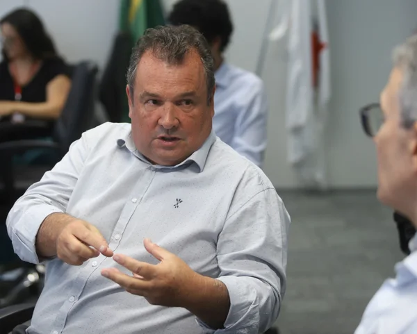 Governador se reúne com servidores da Seapa e acompanha apresentação de projetos da pasta