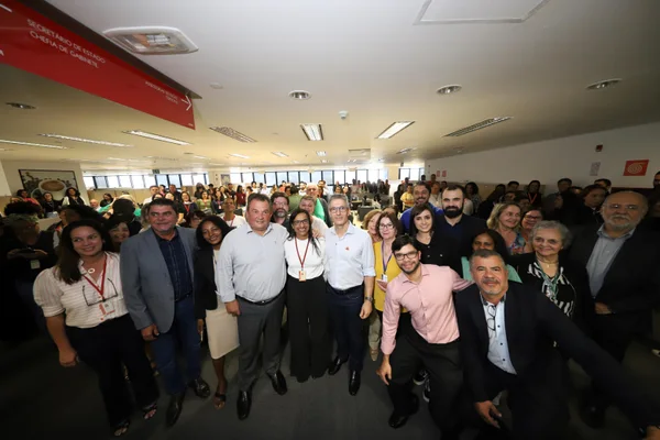 Governador se reúne com servidores da Seapa e acompanha apresentação de projetos da pasta