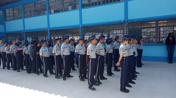 Escolas cívico-militares da rede estadual de Minas Gerais serão mantidas em gestão compartilhada com o Corpo de Bombeiros