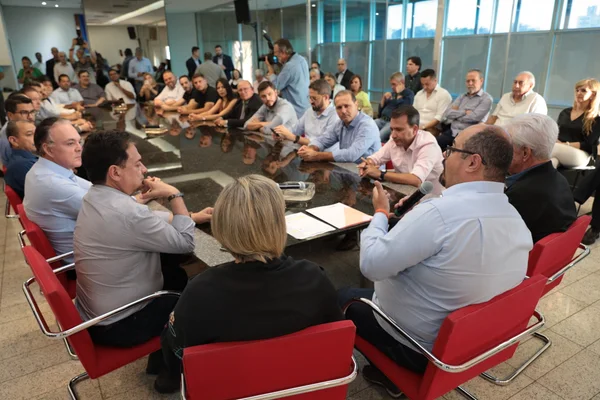 Em Uberlândia, vice-governador participa de encontro com lideranças locais