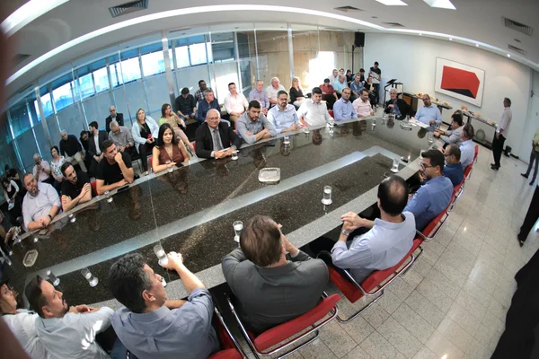 Em Uberlândia, vice-governador participa de encontro com lideranças locais