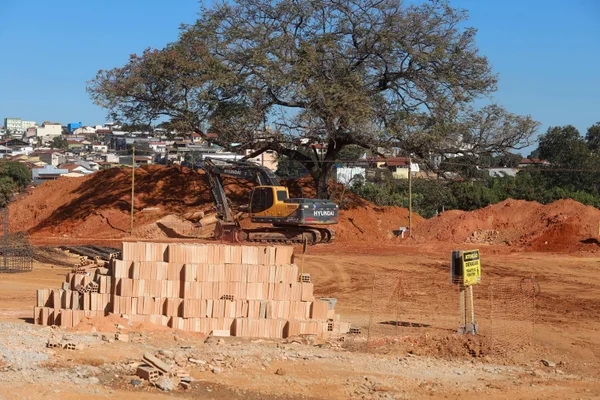 Governador ressalta importância da formação profissional de jovens em inauguração de pedra fundamental da nova escola do Sesi em BH