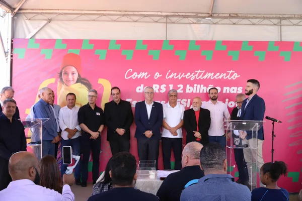 Governador ressalta importância da formação profissional de jovens em inauguração de pedra fundamental da nova escola do Sesi em BH