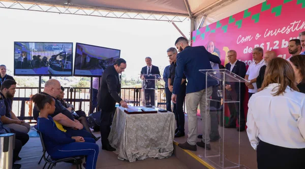 Governador ressalta importância da formação profissional de jovens em inauguração de pedra fundamental da nova escola do Sesi em BH