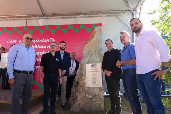 Governador ressalta importância da formação profissional de jovens em inauguração de pedra fundamental da nova escola do Sesi em BH