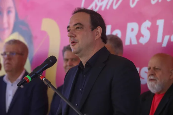 Governador ressalta importância da formação profissional de jovens em inauguração de pedra fundamental da nova escola do Sesi em BH