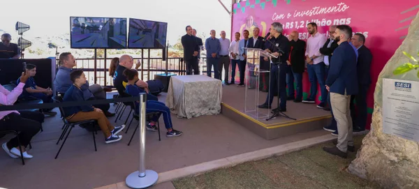 Governador ressalta importância da formação profissional de jovens em inauguração de pedra fundamental da nova escola do Sesi em BH
