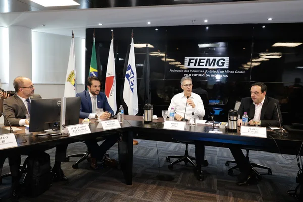 Mudanças tributárias são tratadas em reunião do governador de Minas com indústria farmacêutica