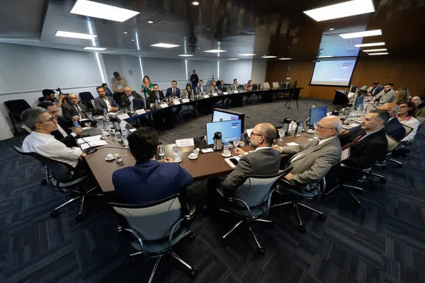 Mudanças tributárias são tratadas em reunião do governador de Minas com indústria farmacêutica