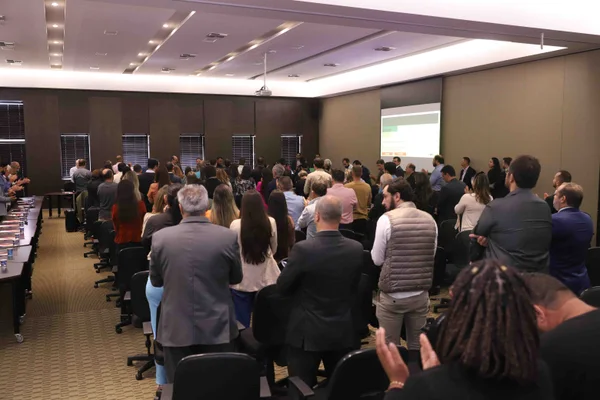 Governo de Minas reúne prefeitos da Grande BH para ouvir demandas dos municípios