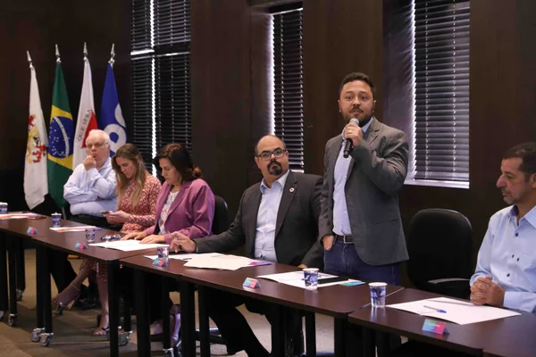 Governo de Minas reúne prefeitos da Grande BH para ouvir demandas dos municípios