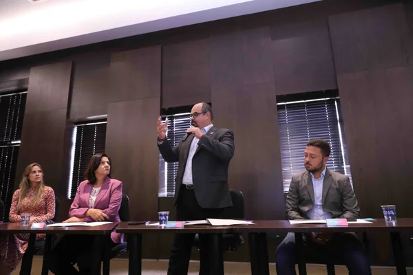 Governo de Minas reúne prefeitos da Grande BH para ouvir demandas dos municípios