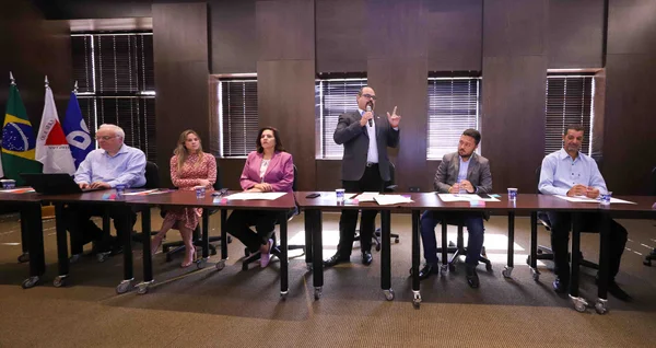 Governo de Minas reúne prefeitos da Grande BH para ouvir demandas dos municípios