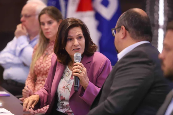 Governo de Minas reúne prefeitos da Grande BH para ouvir demandas dos municípios