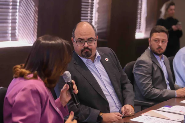 Governo de Minas reúne prefeitos da Grande BH para ouvir demandas dos municípios