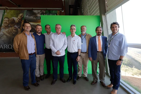  Governo firma parceria com empresa australiana para investimento de mais de R$ 1 bilhão em Poços de Caldas