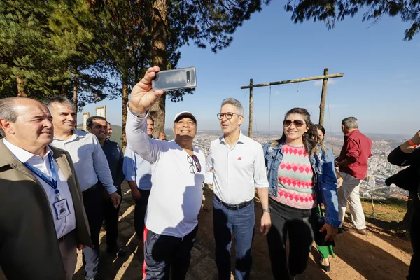  Governo firma parceria com empresa australiana para investimento de mais de R$ 1 bilhão em Poços de Caldas