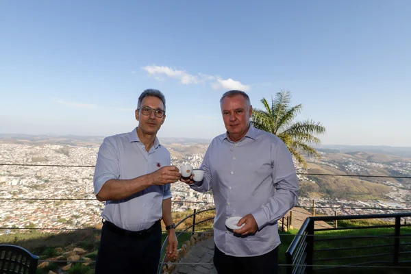  Governo firma parceria com empresa australiana para investimento de mais de R$ 1 bilhão em Poços de Caldas
