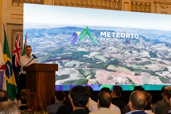  Governo firma parceria com empresa australiana para investimento de mais de R$ 1 bilhão em Poços de Caldas
