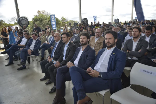 Governador destaca estímulo à energia limpa no estado em cerimônia de entrega de caminhões e ônibus da Iveco