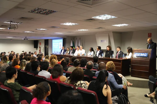 Governo de Minas e Unicef firmam parceria para ampliar oportunidades de trabalho para adolescentes e jovens