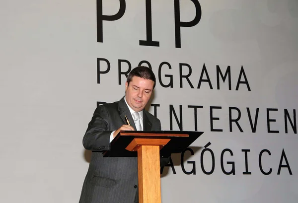 Antonio Anastasia durante cerimônia de lançamento do programa