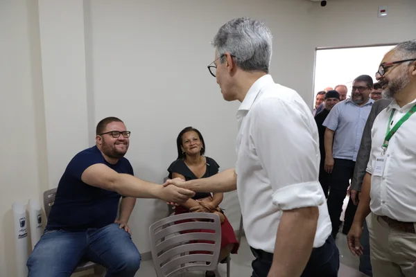 Governador participa de inauguração de serviço de tomografia no Hospital Vale do Jequitinhonha