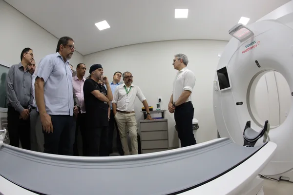 Governador participa de inauguração de serviço de tomografia no Hospital Vale do Jequitinhonha
