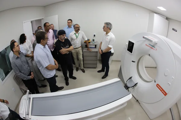 Governador participa de inauguração de serviço de tomografia no Hospital Vale do Jequitinhonha