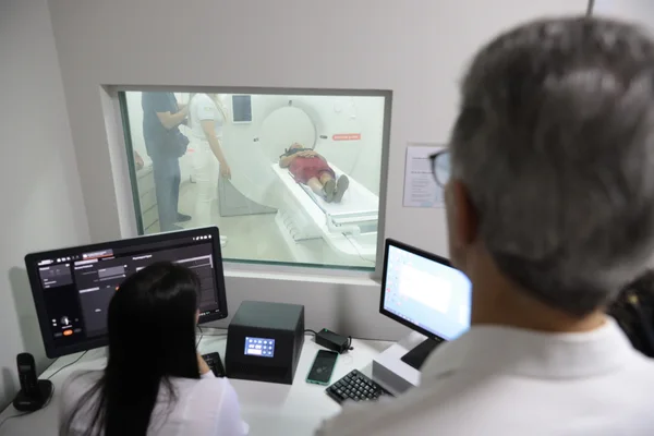 Governador participa de inauguração de serviço de tomografia no Hospital Vale do Jequitinhonha