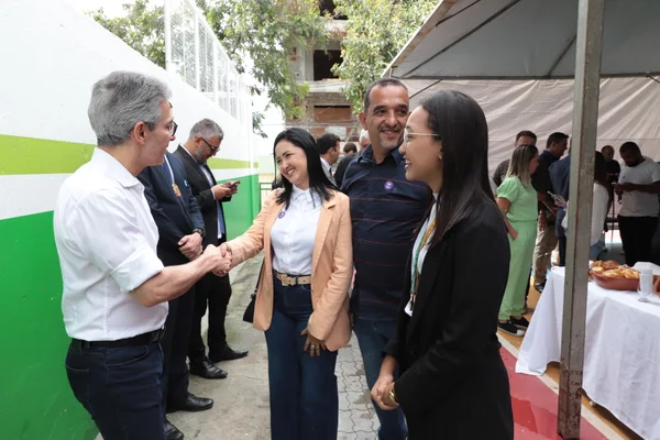 Governador participa de inauguração de serviço de tomografia no Hospital Vale do Jequitinhonha