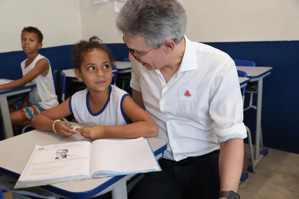 Governador participa de inauguração de serviço de tomografia no Hospital Vale do Jequitinhonha