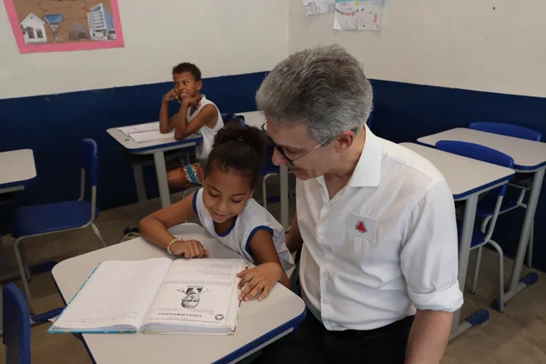 Governador participa de inauguração de serviço de tomografia no Hospital Vale do Jequitinhonha