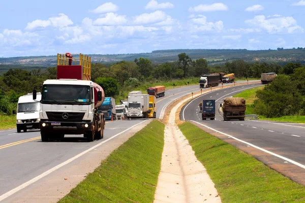 BR-135 chega aos 50 quilômetros de duplicação na região Central de Minas