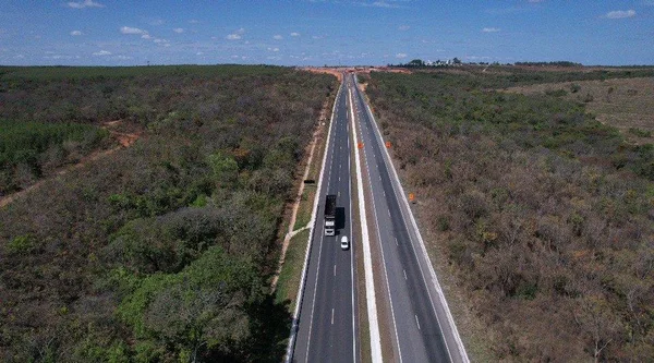 BR-135 chega aos 50 quilômetros de duplicação na região Central de Minas