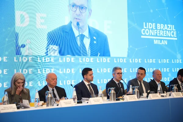 Governo de Minas busca investimentos e parcerias comerciais em evento na Itália