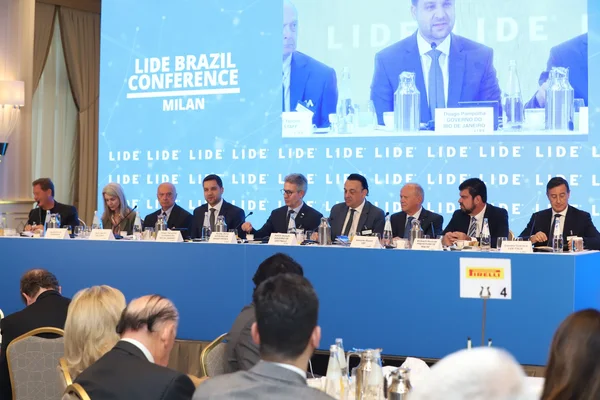 Governo de Minas busca investimentos e parcerias comerciais em evento na Itália