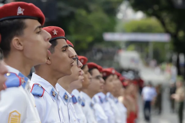 Governador em exercício acompanha desfile de 7 de Setembro