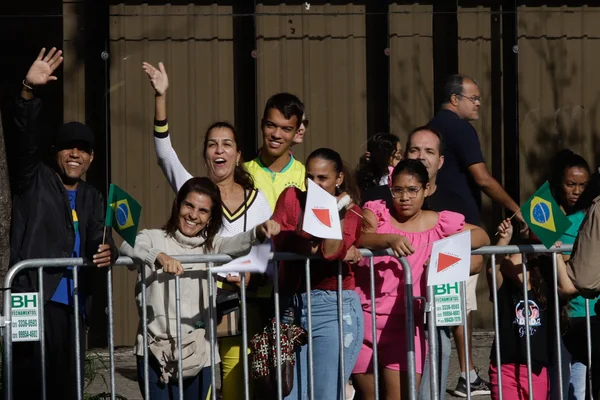 Governador em exercício acompanha desfile de 7 de Setembro