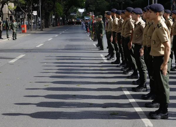 Governador em exercício acompanha desfile de 7 de Setembro